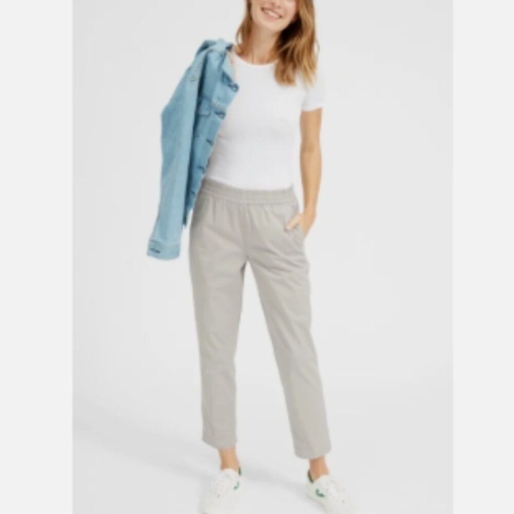 Like New! Everlane Easy Chino Pants Khaki Pull On in Size 6